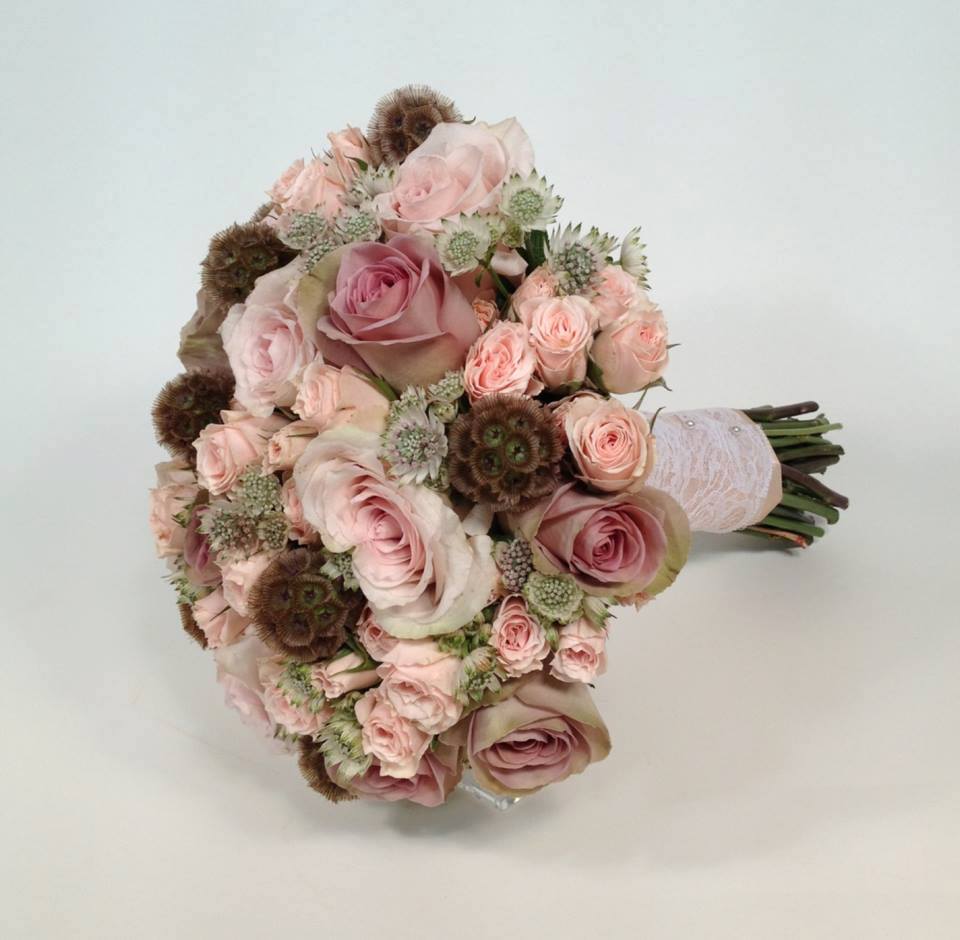 Nikki Annison bridal bouquet contest